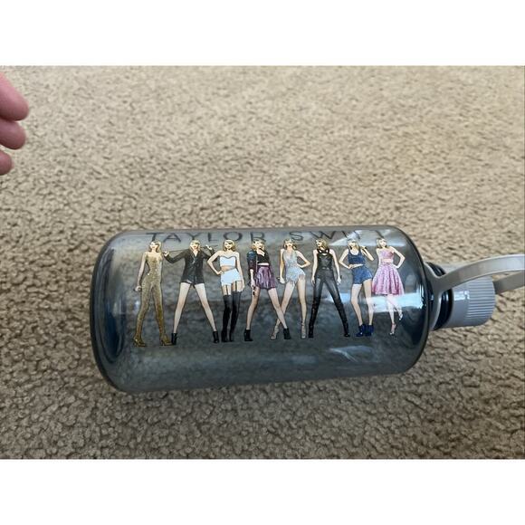 Taylor Swift 1989 (Taylor's Version) Eras Water Bottle. - Picture 2 of 4
